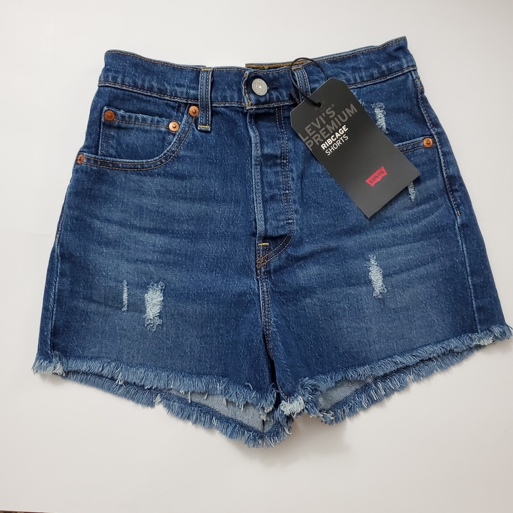 Levi’s Ribcage High Rise Distressed Short - Picture 9 of 11